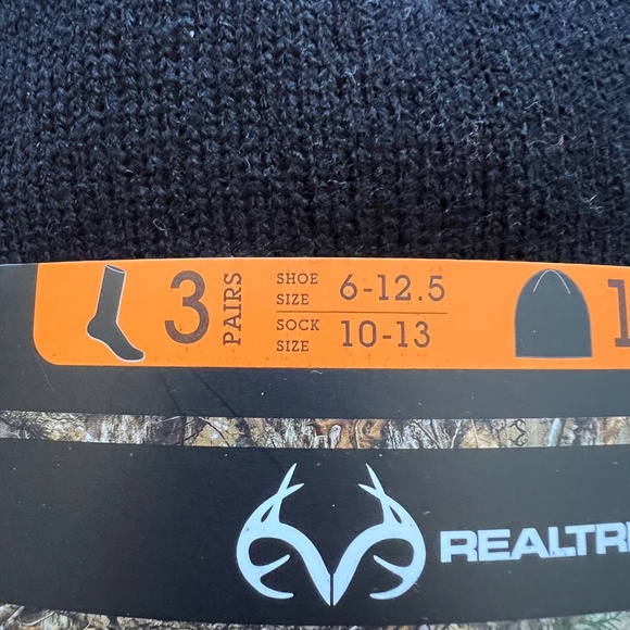 Realtree Mens Sock & Hat Combo Knit Beanie Black And 3 Pair Gray Crew Boot Socks - Picture 4 of 5